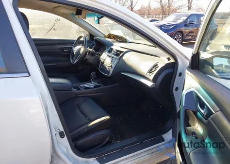 2016 Nissan Altima 2.5 Sr из США, поврежденный, VIN 1N4AL3AP7GC273850